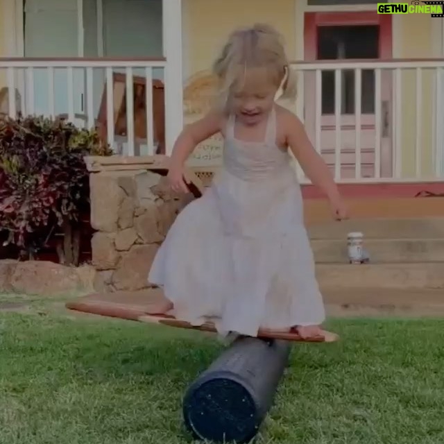 Hilary Swank Instagram - The heart, desire, passion and fun of it!! Thatβs what itβs all about. ππ½π«ππ½ #FitnessFriday #WhatsYourMissionStatement? #MakeAChoice #MakeItHappen πΉ : @simplymauitravel π