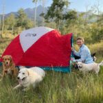 Hilary Swank Instagram – Any guesses what we’re doing this weekend? 😜🏕 And check out the second pic 👉🏽 Looks like we have some happy campers 🐶🐶
#IsItStillSummer? #AdoptDontShop
