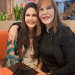 Hilda Abrahamz Instagram - La verdadera amistad resiste el tiempo, la distancia y el silencio.​✨✨ Te quiero inmensamente @crisolcarabal 💜✨✨✨ Les mandamos besos y abrazos 💜 Cenando en @latentacion.ve 😋 #HildaAbrahamz #CrisolCarabal