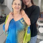 Hilda Abrahamz Instagram – Y así pasamos la tarde con la familia en nuestra casa 💜✨✨✨

Feliz día de la madre 💜✨✨✨✨✨

Me siento feliz de disfrutarte mamá @hildanavarro34 gracias hija mía @danielagrate por siempre ser tan especial y cocinar para nosotras.💜✨✨✨

Las amo ✨✨✨✨