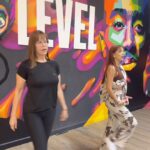 Hilda Abrahamz Instagram – Preparándome para mi nuevo proyecto 🚀🚀🚀🚀 con mi súper coreógrafa @valerierossetti en mi primera clase privada en @leveldancecomplex ✨✨✨✨
Para ser mi primer día no lo hice tan mal o si??? Uds que opinan?
#HildaAbrahamz #coreografia #valerierossetti