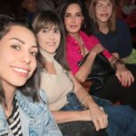 Hilda Abrahamz Instagram - Viernes de chicas y teatro 🎭 @kiara_true @anabarone_design @danielagrate ✨✨✨ El principio de Arquímedes en el @trasnochocult con @soymariale @luispalmero @henrysotooficial @egonilka en su temporada 2024 ✨✨✨ Un gesto mal entendido que abre cientos de interrogantes sobre los miedos de la actualidad y los prejuicios.