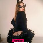 Hilda Abrahamz Instagram – ¡Los carnavales están aquí y es momento de conocer a Teresa, alias “La Gatúbela de la Pastora”! 🎭🐱 Prepárate para una fiesta llena de encanto y diversión junto a esta increíble mujer en ESPERANDO AL ITALIANO ✨✨✨

Teresa se transforma en Gatúbela y arrasa en los carnavales con su belleza y ocurrencias. 😻🎉 

Su traje negro ceñido resalta su figura felina y misteriosa, mientras sus ojos brillantes y sonrisa traviesa te hipnotizan al instante. ¡Es imposible resistirse a su encanto felino!

Pero Teresa no solo es hermosa, también es una experta en hacer reír y animar las fiestas. 💃 Su ingenio y humor contagian alegría a todos los presentes. Baila con gracia y agilidad, envolviendo a todos en su aura de diversión.

Sumérgete en el mundo mágico de Teresa, la Gatúbela de la Pastora, y déjate llevar por su encanto irresistible. 🌟 

No te pierdas a Teresa en acción en DOS ÚNICAS FUNCIONES ✨

Nos vemos este 24 y 25 de febrero en el @cculturalchacao ✨✨✨

ENTRADAS EN LAS TAQUILLAS DEL @cculturalchacao O POR @liveri.ve ✨✨✨

Asegura tu entrada ya!!! 

Será una experiencia inolvidable llena de risas, alegría y momentos mágicos✨✨✨

Una producción de @produccioneshildaabrahamz ✨✨✨

 ¡Prepárate para vivir la fiesta más espectacular junto a Teresa, la Gatúbela de la Pastora! 🎉🎭

#HildaAbrahamz #Esperandoalitaliano