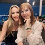 Hilda Abrahamz Instagram - Un lindo reencuentro con una belleza de persona @flaviagleske nunca coincidimos en ninguna novela pero nos veíamos en los pasillos de Rctv, y ella, siempre con esa sonrisa encantadora, y esa dulzura. Me encantó verte, y espero que este sea uno de muchos momentos que podamos compartir. 💜💜💜 Feliz Viernes 💜✨✨✨ Que tengan un día maravilloso 🙏✨✨✨ #HildaAbrahamz #flaviagleske