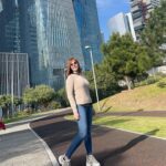 Hilda Abrahamz Instagram – En la vida, la madurez es como una flor que florece con amor propio. Es el momento perfecto para abrazar tu autenticidad y brillar en todo tu esplendor. 💪💫

Cuida de ti mismo en todos los aspectos. Prioriza tu bienestar físico, emocional y mental. ¡Eres digno de cuidado y amor! 🌺🌿

Acepta tus imperfecciones y abraza tus cicatrices emocionales. Son parte de tu historia y te han convertido en la persona fuerte y auténtica que eres hoy. 🌈❤️

Rodéate de personas que te apoyen, te inspiren y te amen incondicionalmente. ¡Elige relaciones saludables y significativas! 👫❤️

Aprovecha cada día como una nueva oportunidad para crecer, aprender y ser feliz. ¡La madurez es un nuevo comienzo! 🌅🌻

Confía en tus habilidades y conocimientos. No tengas miedo de seguir tus pasiones y perseguir tus sueños. ¡Eres infinitamente capaz! 💖🌟

Abraza tu esencia y vive una vida llena de amor propio y autenticidad. ¡Eres valiosa, eres única y mereces todo el amor del mundo! 💖💫

#AmorPropio #EresValioso #HildaAbrahamz 🌼✨