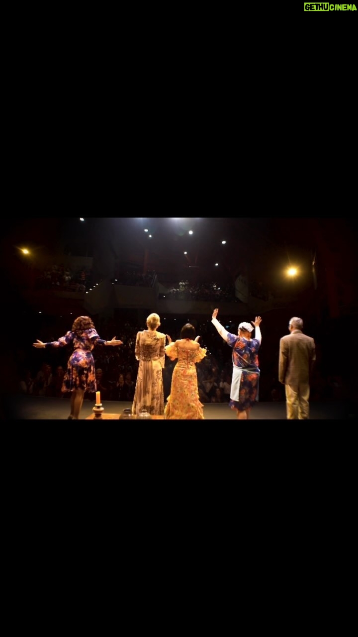 Hilda Abrahamz Instagram - ¡La Temporada 2024 Caracas ha sido asombrosa con “Esperando al italiano”! 🎭💥✨ ¡Doblemente Sold Out! 🎉🔥 Una obra de teatro escrita por Mariela Romero, dirigida por Tullio Cavalli y producida por @produccioneshildaabrahamz , ¡calidad garantizada! 👏🌟 🌟 Sumérgete en una historia llena de emoción, risas y drama con “Esperando al italiano”. ¡Te llevará a un mundo de giros inesperados y personajes inolvidables! 💫😄 💥 ¡Doble Sold Out! El público está fascinado con cada escena. ¡No pierdas la oportunidad de vivir esta experiencia teatral única! 🎟️🔥 ✨ ¡La crítica y el público están de acuerdo! “Esperando al italiano” es una de las mejores obras. ¡No te la puedes perder! 💬😍 😄 ¡”Esperando al italiano” es para todos! Ven y descubre por qué todos están hablando de ella. 🙌💖 🌟 Prepárate para reír, llorar y disfrutar de una historia cautivadora. ¡Ven y sé testigo de la magia de “Esperando al italiano”! ¡Te esperamos en el teatro! 🎉🌟🎭 ¡Para contrataciones a @produccioneshildaabrahamz ProduccioneshildaAbrahamz@gmail.com o vía WhatsApp 0412-3712836! 🎭🎟️✨ Video 🎥 @ato.producciones ✨✨✨ #Esperandoalitiano #HildaAbrahamz #CaridadCanelon #CarolinaPerpetuo #TaniaSarabia #MarcosMoreno