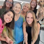 Hilda Abrahamz Instagram – Y así pasamos la tarde con la familia en nuestra casa 💜✨✨✨

Feliz día de la madre 💜✨✨✨✨✨

Me siento feliz de disfrutarte mamá @hildanavarro34 gracias hija mía @danielagrate por siempre ser tan especial y cocinar para nosotras.💜✨✨✨

Las amo ✨✨✨✨