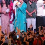 Hina Khan Instagram - Seeti maar promotions in Jalandhar Thank you Jalandhar for all the seeti’s 🫶 #shindashindanopapa 📸 @itskrajofficial