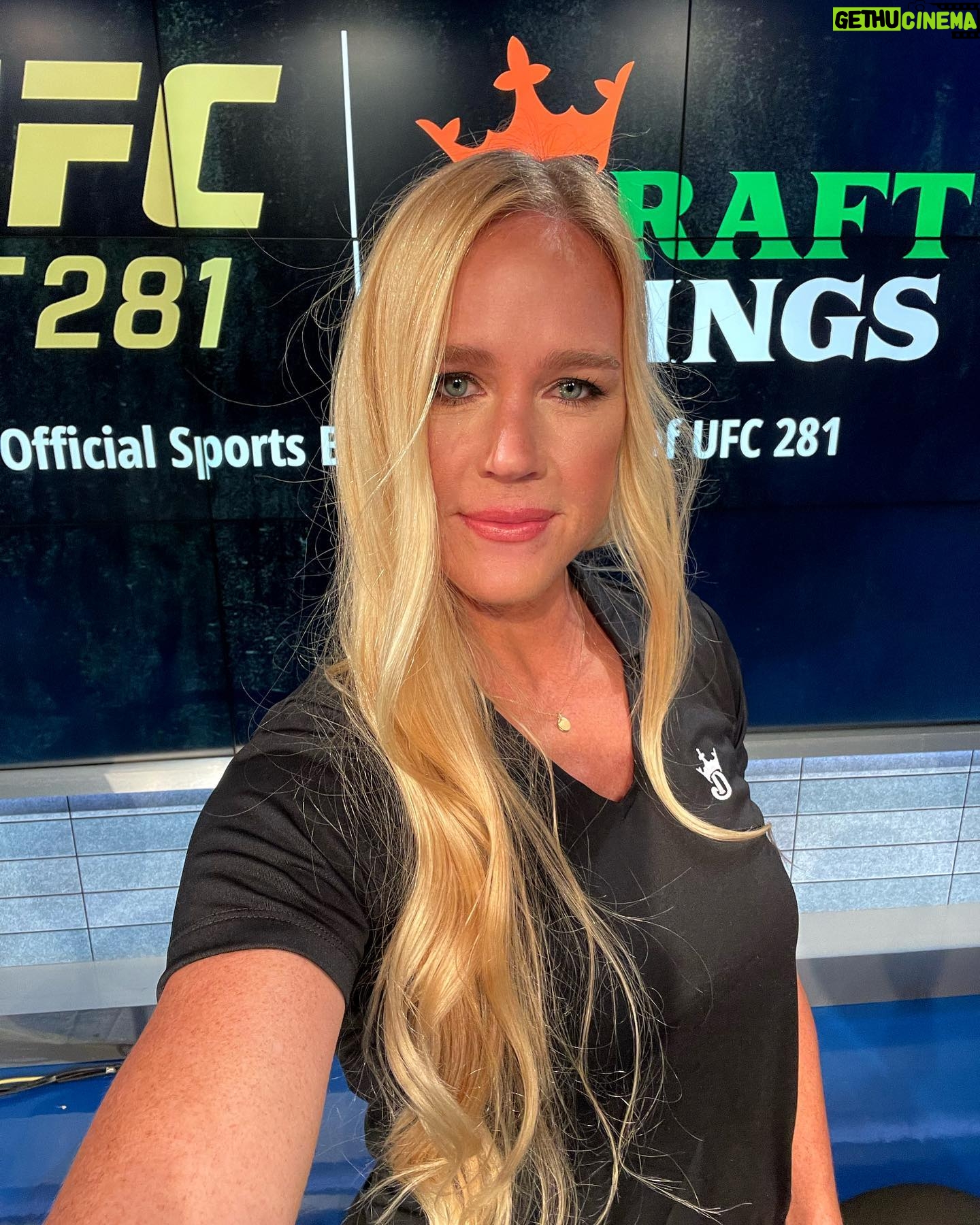 Holly Holm Instagram - In the big apple talking UFC 281! I know you all are just as excited as I am to watch these fights! @ufc #ufc281