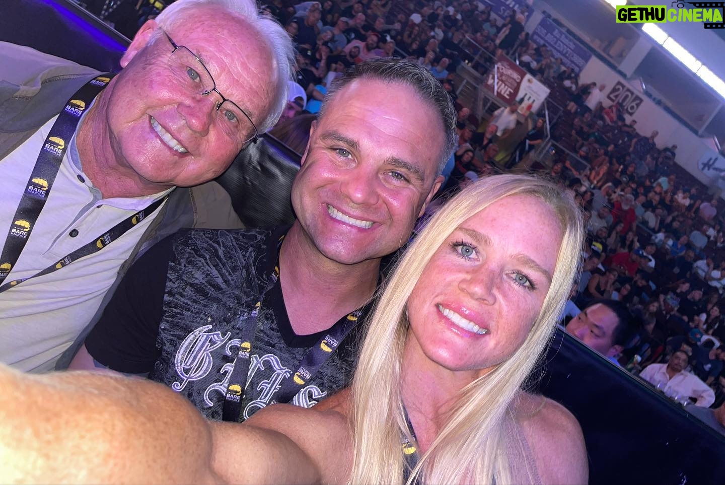 Holly Holm Instagram - Supporting all our 505 fighters here at @bareknucklefc tonight! With my pops and my big bro @holm3283_the_barber
