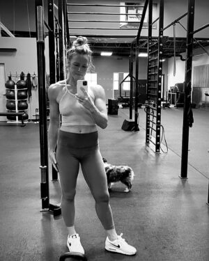 Holly Holm Instagram - Wednesday pump 💪 thank you @teamturningpoint