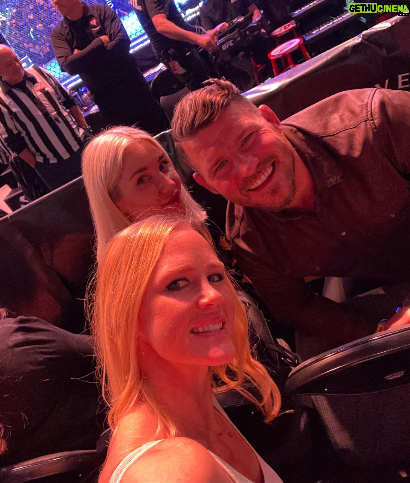 Holly Holm Instagram - A few pics from #ufc282 . Always good to reconnect with friends near and far. I love sports! It brings people together in all forms of life.❤️Great to see @abreg_1 and I’m so happy for him and proud of his success. and and yes, @andreiarlovski is always this delighted to see me.
