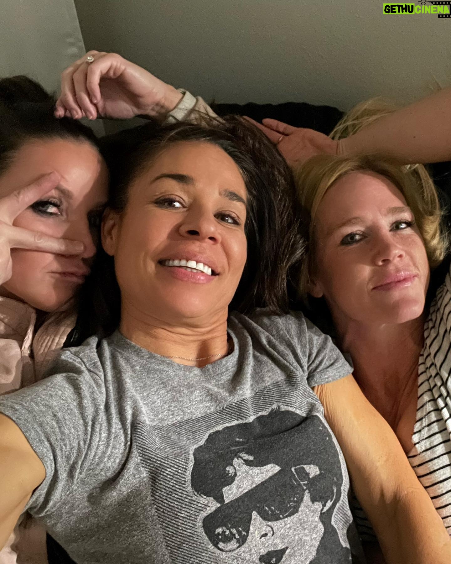 Holly Holm Instagram - Laughter is contagious. Iām blessed with these beauties. And I mean inside and out š Hope you all had a weekend full of joy.š