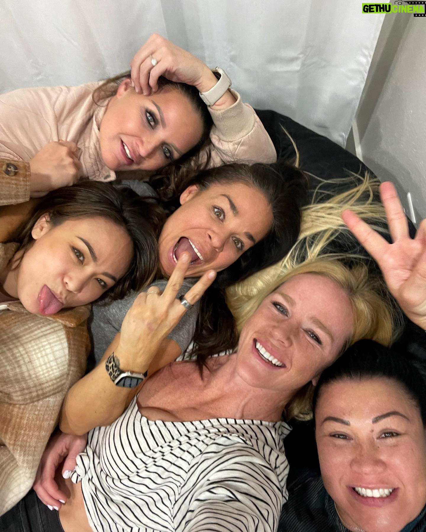 Holly Holm Instagram - Laughter is contagious. Iām blessed with these beauties. And I mean inside and out š Hope you all had a weekend full of joy.š