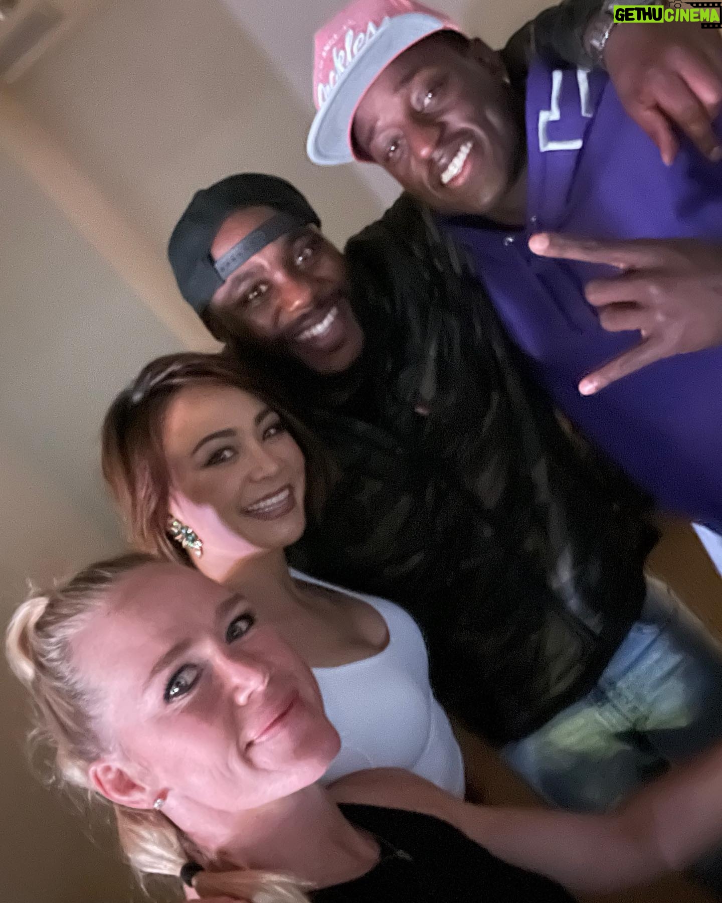 Holly Holm Instagram - @liltunechi last weekend! Came out to some Phil Collins and I’m just gonna say it now… my favorite intro of any concert to date. Sorry I cut the video short- I had to set my phone down so my hands were ready to play the air drums when it came to the “da-da da-da da da da duh dat dat” part. #iykyk. Such a good time with great people.