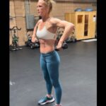 Holly Holm Instagram - Just getting my pump on with these 5 pound weights. 😉 @teamturningpoint
