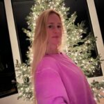 Holly Holm Instagram - Christmas was a blessed day❤️ I always regret not taking more photos but I also was happy to just enjoy the time together. Dinner was prime rib, garlic parmesan potatoes, sautéed mushrooms, roasted carrots, strawberry spinach salad and traditional green bean casserole (as per requested every year by the ones I love). Oh, and pineapple upside down cake (I didn’t make the cake but best believe I’ll be stealing that recipe ☺️). I’m proud to say it was my first prime rib roast and it came out superb 😉 After dinner I enjoyed a run with my girl River. It was peaceful and beautiful. Some Christmas lights as well as our Albuquerque lights. It was a wonderful day, but most importantly, I just felt truly blessed to celebrate this time of year. I’m so thankful to know Christ and feel his everlasting love. I love seeing everyone get together this time of year and try to always remember the reason we are celebrating. Jesus was born for the purpose of giving us eternal salvation. To live a perfect life even through great temptation. And to die for us. There is no greater gift. I hope you all had a Merry Christmas!!! And for those of you maybe feeling heartache this time of year, know you are loved! God bless you all. ❤️