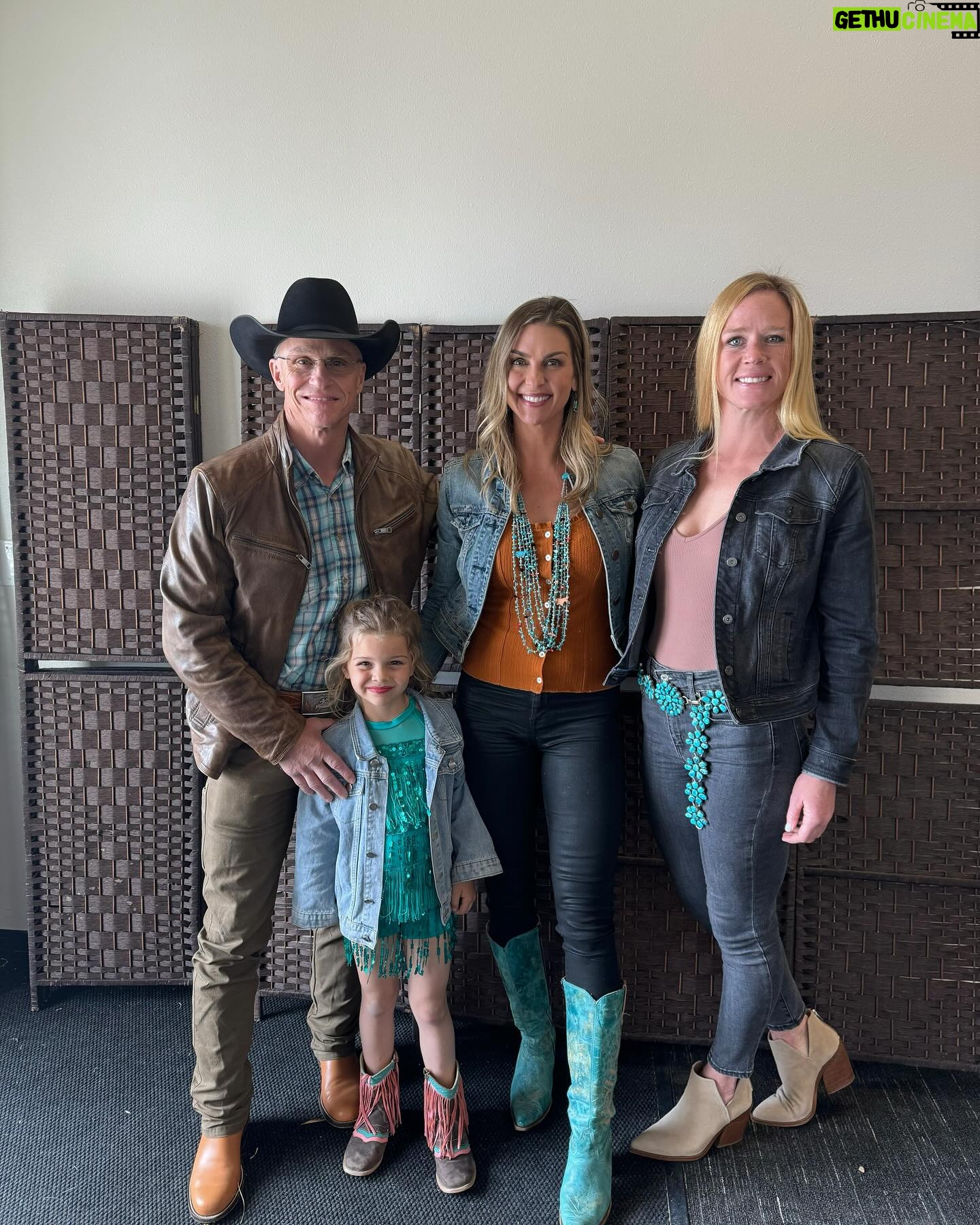 Holly Holm Instagram - The @pbr Ty Murray Invitational always delivers the best energy. Always representing God and country. An extremely tough sport and always done with much respect. Thank you to the cowboys who put it all on the line.. riders and bull fighters. It’s always an amazing experience.