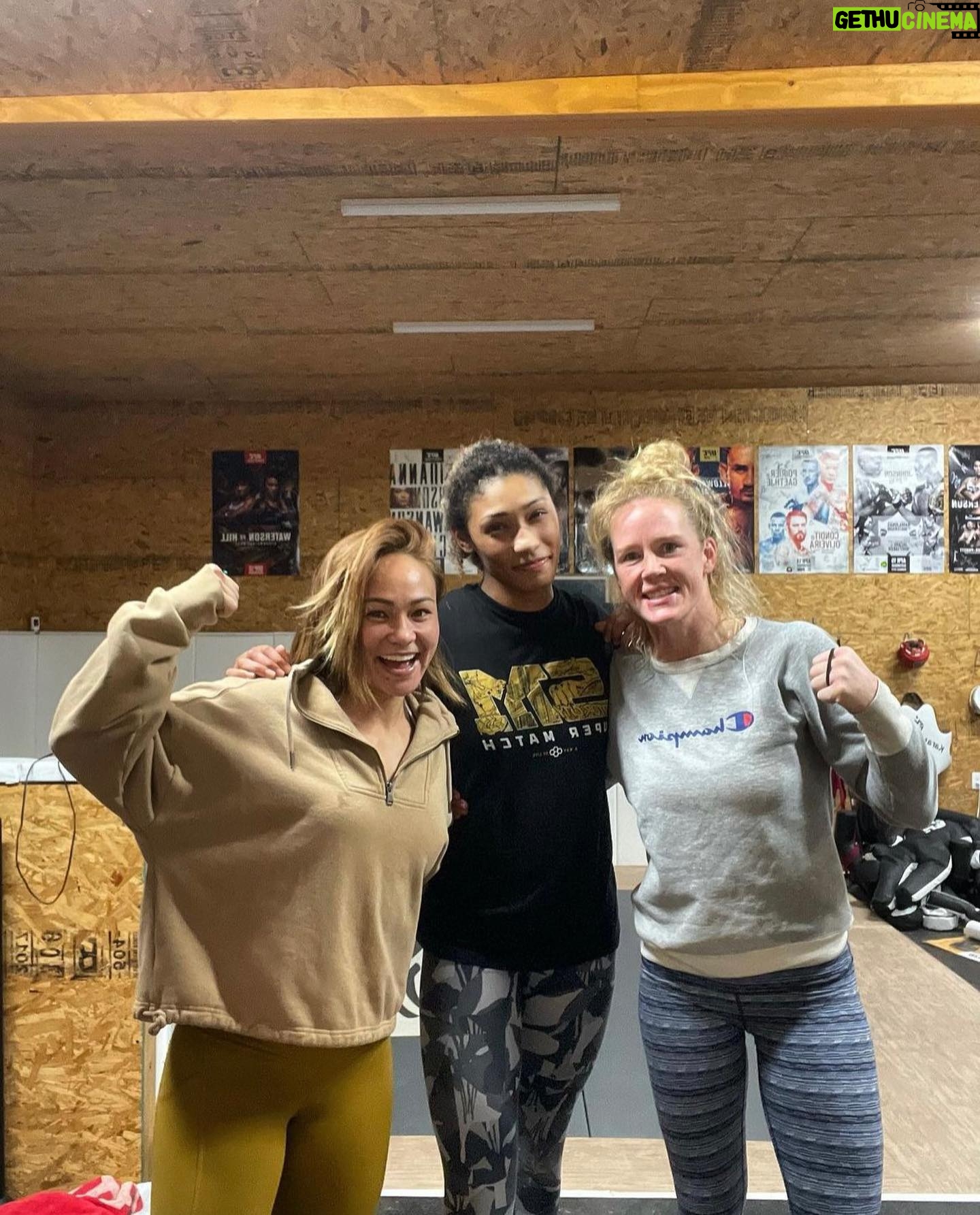 Holly Holm Instagram - A little extra late night work with @kennedyblades and @karatehottiemma . Blessed to be surrounded by like minded women. Just chasing our dreams.
