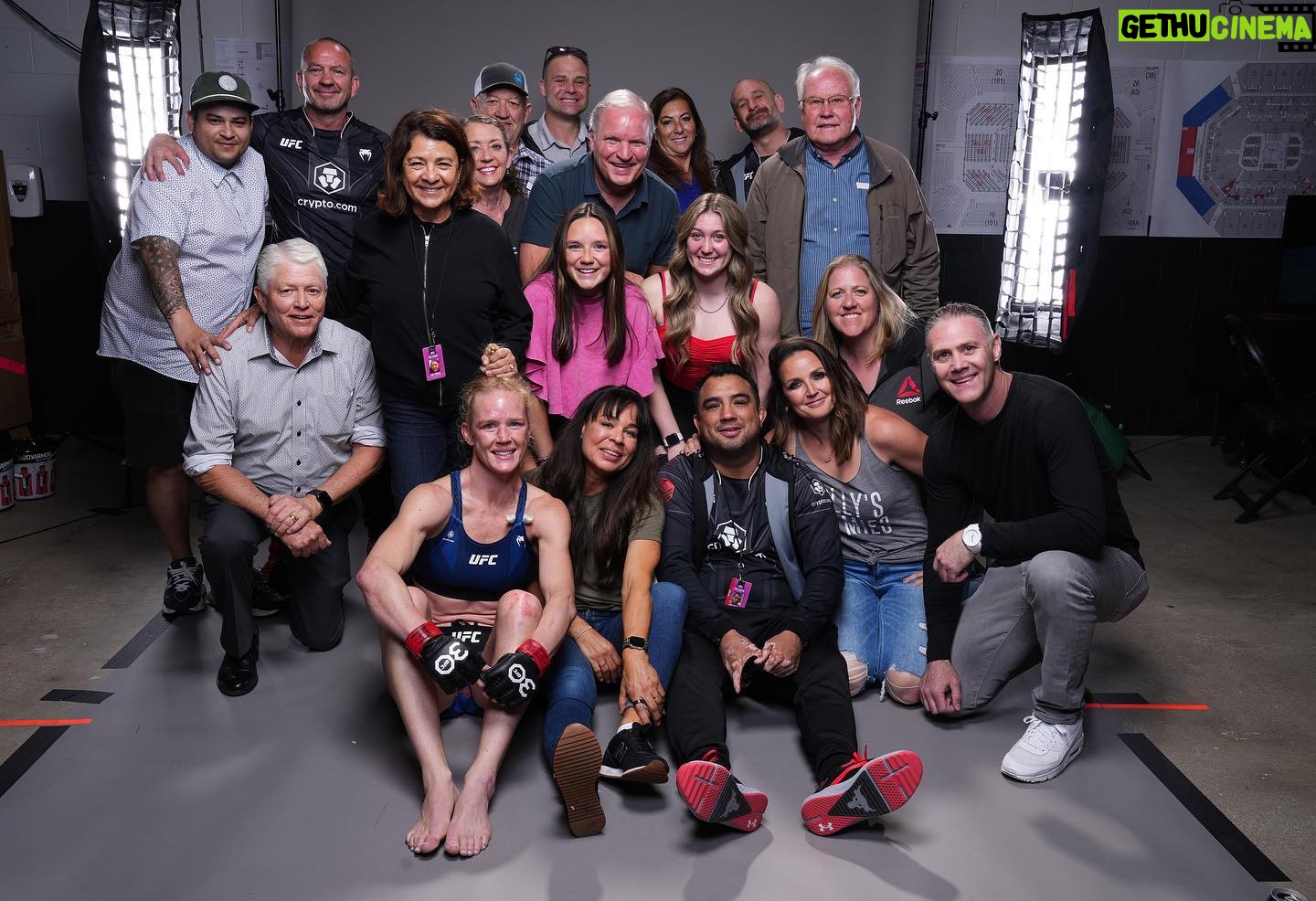 Holly Holm Instagram - My girls… my “day ones”. and the San Antonio fight night gang (plus or minus a few). I sure am blessed!!!!