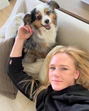 Holly Holm Instagram - My girl, River. ❤️ Home sweet home.