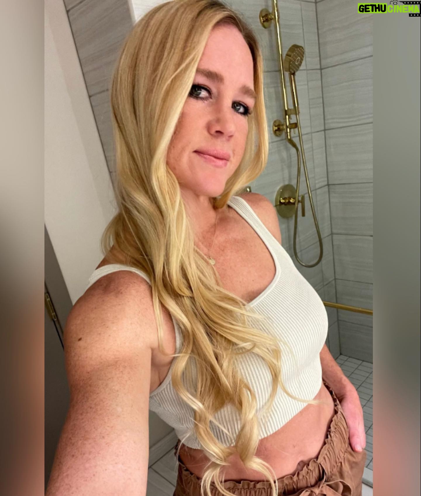 Holly Holm Instagram - A few pics from #ufc282 . Always good to reconnect with friends near and far. I love sports! It brings people together in all forms of life.❤️Great to see @abreg_1 and I’m so happy for him and proud of his success. and and yes, @andreiarlovski is always this delighted to see me.