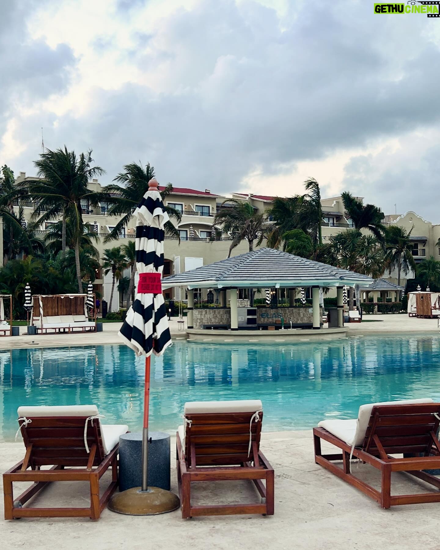 Holly Marie Combs Instagram - Gracias. @hyattzilararivieramaya 🌺