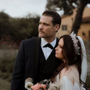 Holly Marie Combs Instagram - Since 3 is my lucky 🍀 number…. Happy Anniversary to the guy that hold us all together. #hollysmagicmike