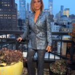 Holly Robinson Peete Instagram – “Newwww York is where I’d rather beeee!! 🎶
…I just adore a Penthouse view!🗽🏙️🍎
Darling I love you, but give me ____ ____”🎶 Iykyk 

…throwing it back to a super fun photo sesh with @rennyvasquez @makeupbyjohnmendez 
Suit: @pamellaroland 💓💓💓 #newyork #newyorkcity #nyc