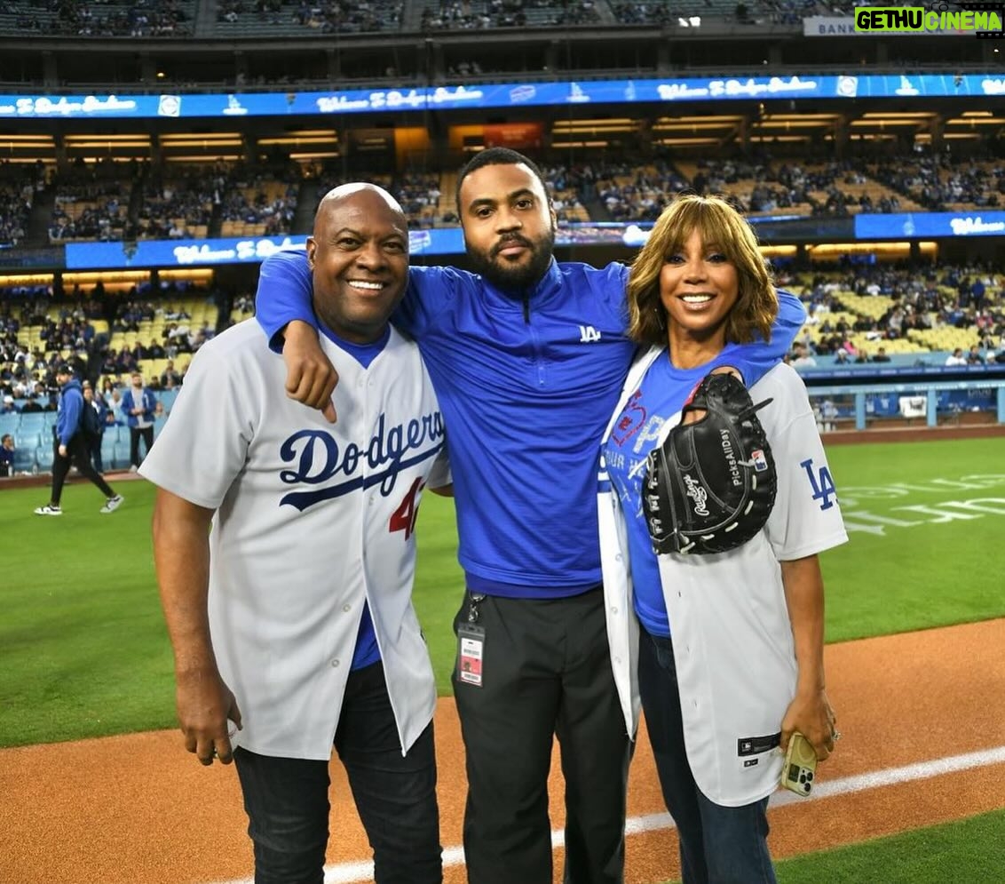 Holly Robinson Peete Instagram - Thank you @dodgers for inviting us to throw out the first pitch in honor of #AutismAwarenessMonth #AutismAcceptanceMonth!! Thank @realrjpeete for catching your dad!! 💙😊⚾️ #proudclubbymomma #autismmom #autismadvocate 📸 @jon.soohoo