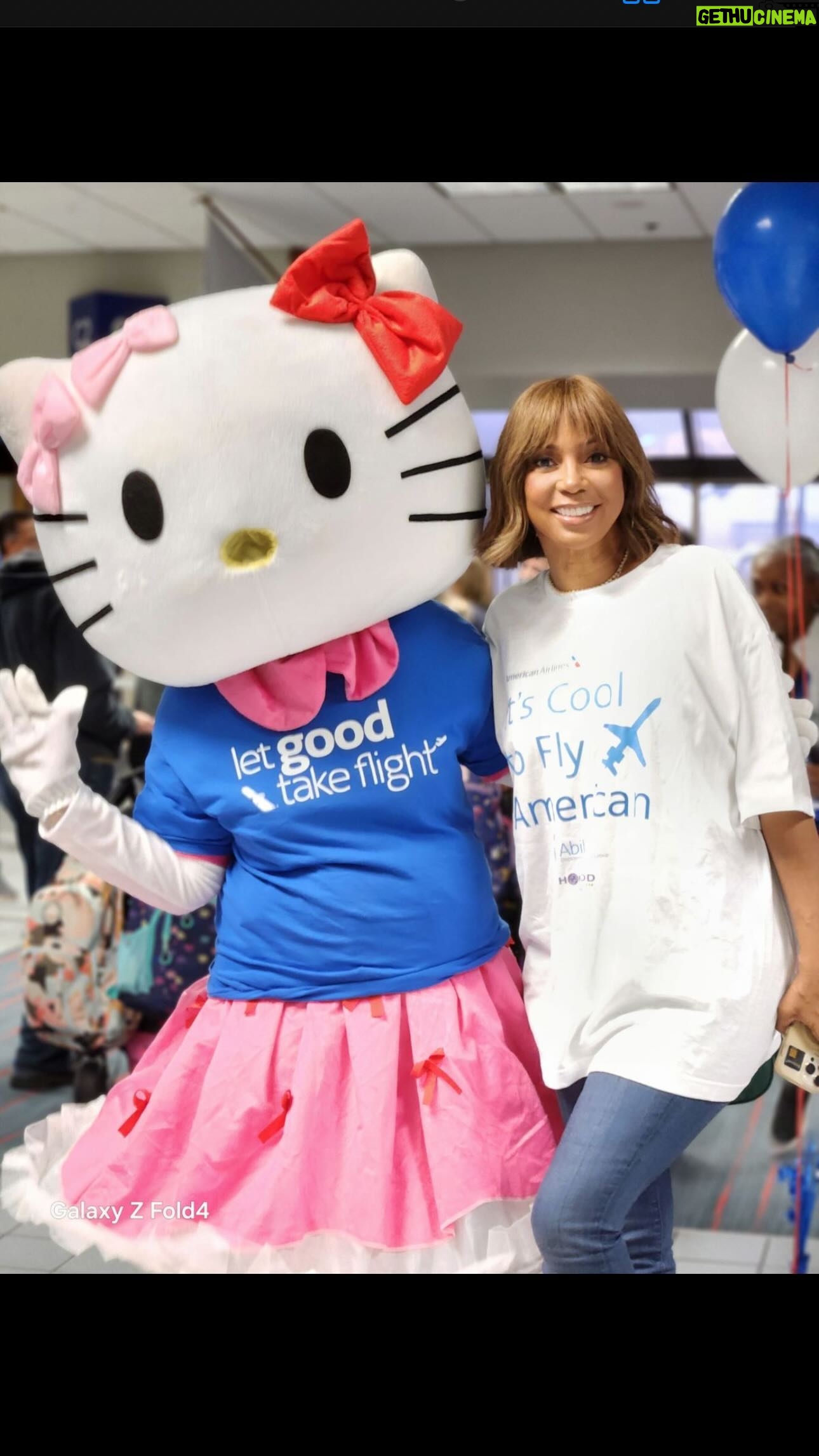 Holly Robinson Peete Instagram - This weekend marked the 10th anniversary of #ItsCoolToFlyAmerican✈️❤️💙 this program ( a partnership with @hollyrodfdn helps families navigate the airport and airplanes when traveling. The airport experience can be like an overwhelming sensory jungle! Traveling with my son was one of the most challenging things ever- people were not very compassionate and didn’t have a lot of awareness of autism 23 years ago and we started traveling with him. I get that weary travelers don’t love to fly with kids, especially kids with autism. I have encountered some really less than friendly situations. Whew chile! 🤦🏽♀️This is why I’m so proud to partner and host these events. Thank you so much. @americanair for caring about #Autism and #SpecialNeeds families and making it less difficult for us to travel. thank you to all the families who came. I loved meeting you all! I cannot wait for our next #ICTFA event at LAX in May! See you there!! #autismacceptance #autismawareness