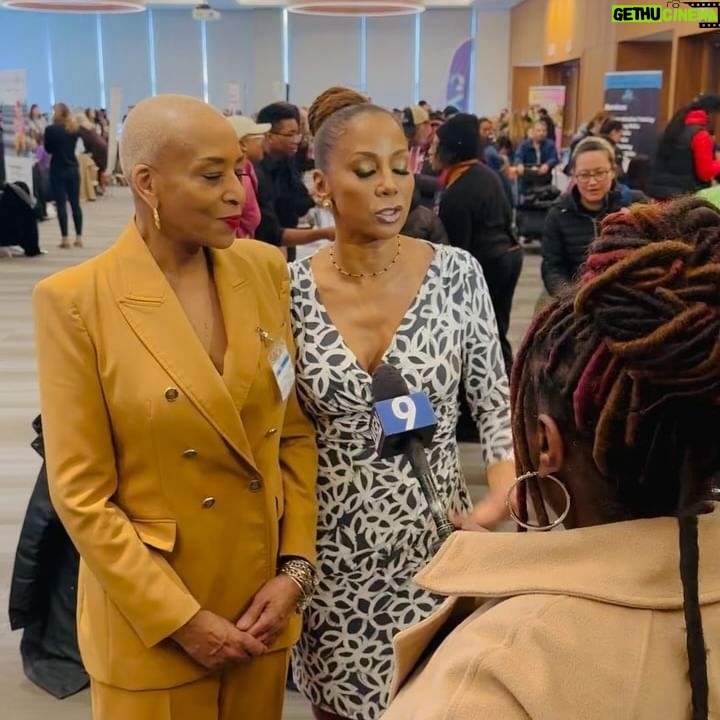 Holly Robinson Peete Instagram - Hello Chicago, Hello!! What a beautiful empowering, uplifting soul-nourishing day! Few places am I more comfortable than in rooms full of autism familiesππΎππΎππ. So thrilled to be part of a fireside chat at @debravines @theanswerinc Annual #Autism And Developmental Differences Expo!! There were so many cool resources and the vibes were so supportive. The community energy was popping! Thank you to everyone who came out. The autism community is a unique one. Especially for black and brown families who donβt have as much access to services and interventions and diagnosis as other communities! Thank you to all the parents who came out to advocate for their children and loved ones πππππππ