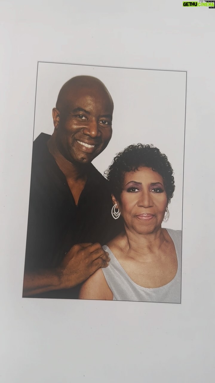 Holly Robinson Peete Instagram - So proud of my dear friend and photographer extraordinaire @matthewjordansmith and his new photography book #ArethaCool! ππΎππΎππΎππΎπβ€οΈβπ₯Matthew gracefully and brilliantly documented the last decade of the Iconic life of the #QueenOfSoul #ArethaFranklin! Itβs a breathtaking work! This is going to be my go to gift for #MothersDay and Christmas this year! Bravo , Buddy!! We miss you, Aretha!ππΎπΈπ½πΆ