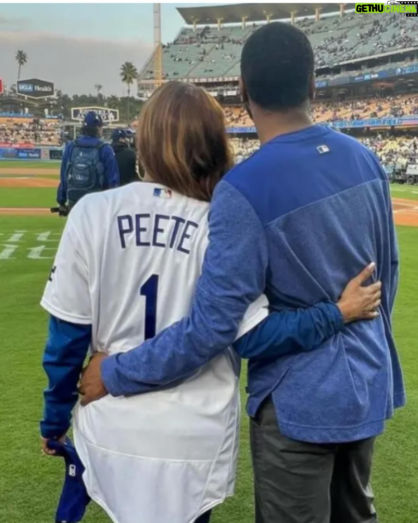 Holly Robinson Peete Instagram - #tbt some people think I just began to support the #Dodgers when they hired my son. Welp! How about this for a receipt? This is from when I sang the national anthem for the Dodgers in…. wait for it……Gulp —-1987!! Damnnn! Yes, I have loved this team since forever back when I was in my 20s single and childless 🔥🍷🤣🤣🤣 like I was literally three years younger than RJ is today !! 21 Jump Street had just premiered, and the Dodgers asked me to sing for them! Back then we sang it from centerfield. What a little baby I was.🥹🥹🥹 I’ll take back all of that collagen please and thank you #throwbackthursday #openingday 💙⚾️