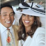Holly Robinson Peete Instagram - #AndTheyreOff 🏇🏇🏇🏇🌹🌹🌹🌹 my first #KentuckyDerby is in the books! Thank you @smokeyrobinson @mygirl219 @mstinaknowles #barnstablebrowngala #kentuckyderby150