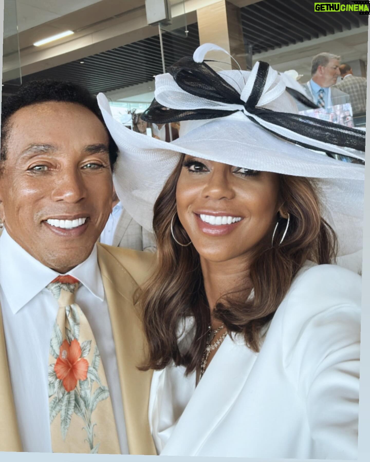 Holly Robinson Peete Instagram - #AndTheyreOff 🏇🏇🏇🏇🌹🌹🌹🌹 my first #KentuckyDerby is in the books! Thank you @smokeyrobinson @mygirl219 @mstinaknowles #barnstablebrowngala #kentuckyderby150