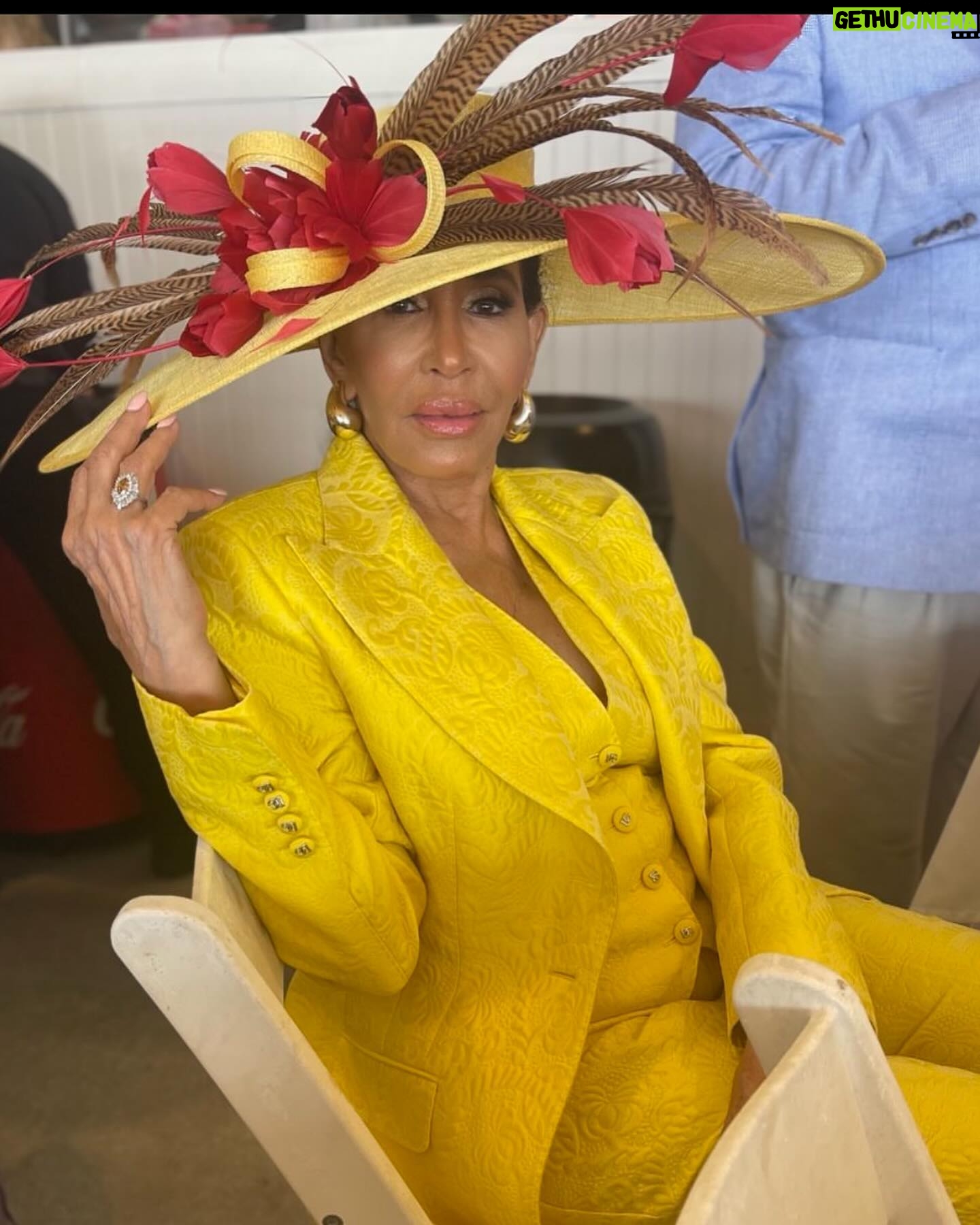 Holly Robinson Peete Instagram - #AndTheyreOff 🏇🏇🏇🏇🌹🌹🌹🌹 my first #KentuckyDerby is in the books! Thank you @smokeyrobinson @mygirl219 @mstinaknowles #barnstablebrowngala #kentuckyderby150