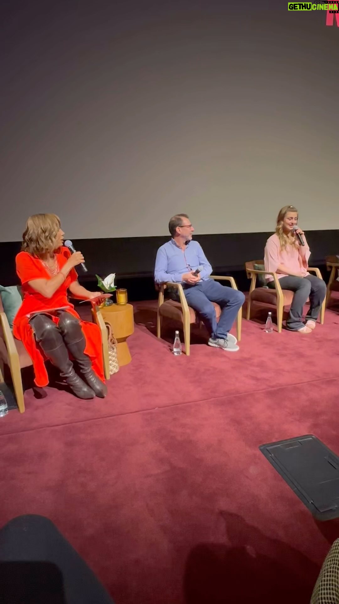 Holly Robinson Peete Instagram - Abby and David recounting their Safari adventure was a highlight for me. This was a blast leading this panel!! I was a low key a little bit starstruck meeting this cast. I really just love this show. Its authenticity is so fresh. So glad there will be a season three!!! ππ#LoveOnTheSpectrum πππΎπ«ΆπΎ