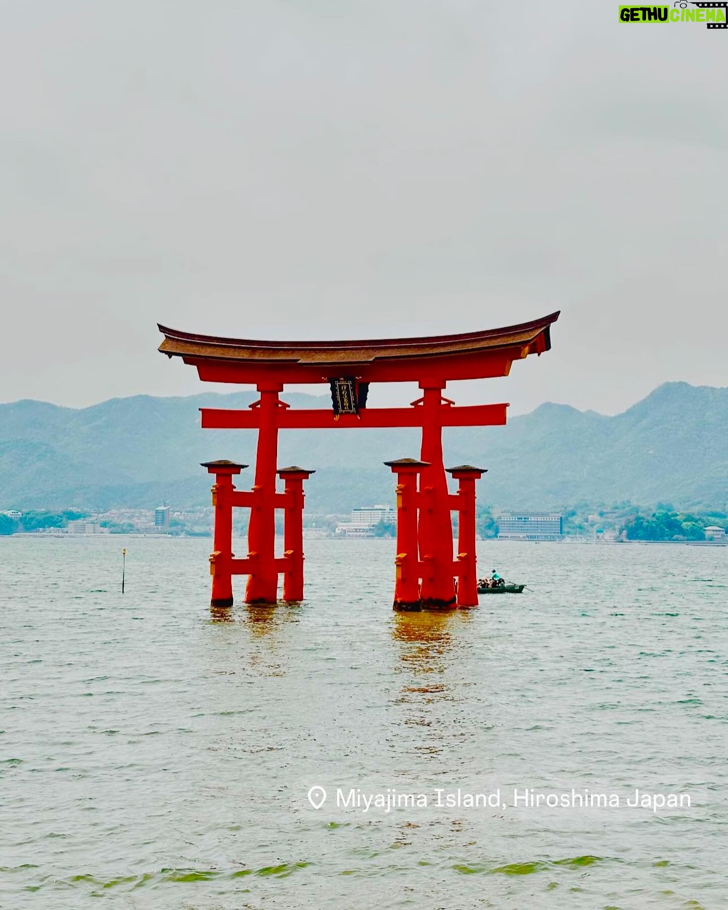 Holly Robinson Peete Instagram - It’s #GoldenWeek in Japan! 🇯🇵🗾 This is a national week of holiday-Everyone in Japan is off for a week! Naturally, I’m living vicariously through @58robbie who is living and studying in Tokyo right now. He visiting Hiroshima this week!! That’s on my bucket list for sure! How good does that teppanyaki stirfry look? Omg The food in Japan is next level good even the 7-Eleven spicy fried chicken is bangin!! #Oishii 🤤