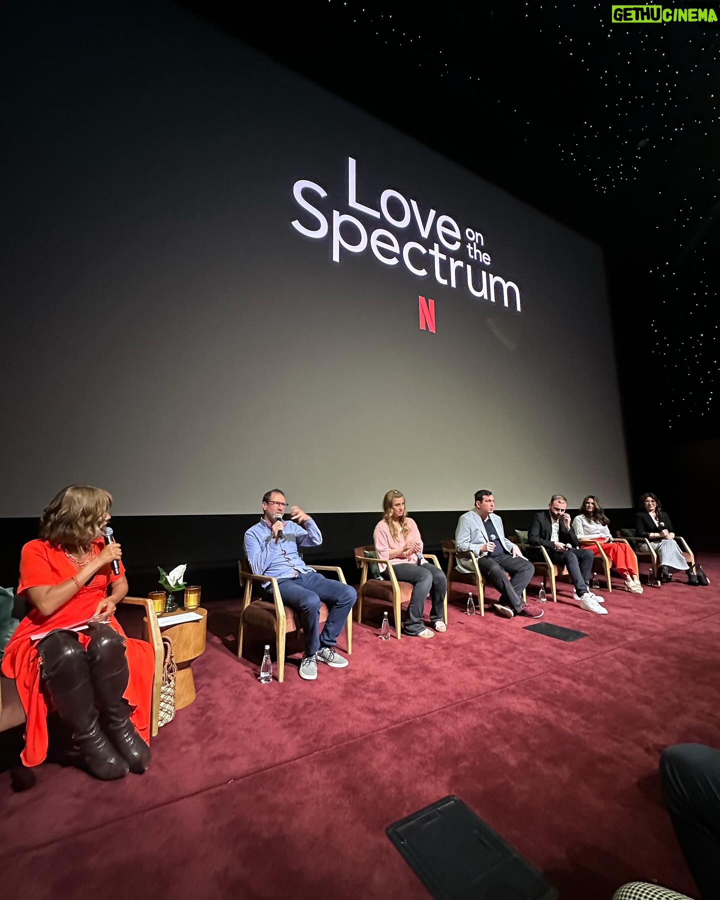 Holly Robinson Peete Instagram - What an excellent way to spend #WorldAutismAcceptanceDay!! I was honored to be asked to moderate a panel for one of my favorite shows #LoveOnTheSpectrum!! I feel like I know these people so well and being a super fan of the show I couldn’t wait to talk to them. 🫶🏾😍If you haven’t seen the show, you don’t know what you’re missing! Thank you @netflix for picking the show up for a season three! 🎉🎉We can’t wait to see what happens as these beautiful people continue their love journeys. It was such a pleasure to meet show creator Cian, as well as Abby, David, Connor, Lise (Connor’s mom) and Dani! Drop a 💙 if you love this show like I do!