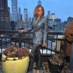 Holly Robinson Peete Instagram – “Newwww York is where I’d rather beeee!! 🎶
…I just adore a Penthouse view!🗽🏙️🍎
Darling I love you, but give me ____ ____”🎶 Iykyk 

…throwing it back to a super fun photo sesh with @rennyvasquez @makeupbyjohnmendez 
Suit: @pamellaroland 💓💓💓 #newyork #newyorkcity #nyc