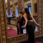 Holly Scarfone Instagram - no time for reflection 💋