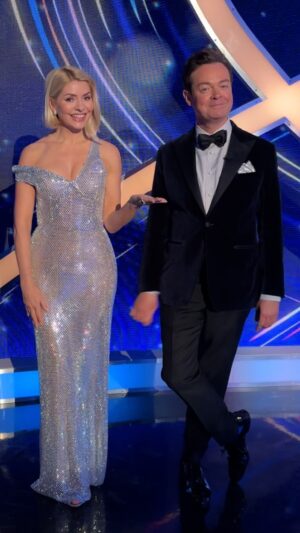 Holly Willoughby Instagram - Dancing on Ice final, we’re ready for ya 🏆 #DancingOnIce