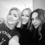 Holly Willoughby Instagram - Beautiful lunch with my beautiful girls @nicoleappleton @shishib 🍝 🦪🍸✨🩷 🇮🇹 @tuscanbistrolondon @cura.conn