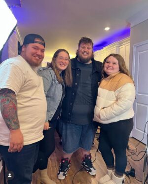 Honey Boo Boo Instagram - so yesterday i had the opportunity to meet some really amazing people! @jellyroll615 & @xomgitsbunnie they were absolutely the sweetest people i’ve met💗! thank you so much bunnie for having us we had a great time 🥰!