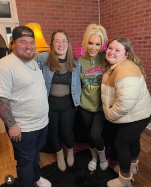 Honey Boo Boo Instagram - so yesterday i had the opportunity to meet some really amazing people! @jellyroll615 & @xomgitsbunnie they were absolutely the sweetest people i’ve met💗! thank you so much bunnie for having us we had a great time 🥰!