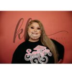 Honey Boo Boo Instagram - It's honestly so crazy to believe that I'm a senior this year. I've had so many disadvantages along the way but I've never let that stop me. I have so many people to thank for pushing me & making sure my head was on straight. There were plenty of times I felt like just giving you, I felt I couldn't do it anymore but something told me not to give up & I didn't. In a little over 6 months, I will walk across the stage to receive my diploma & I hope I made everyone proud of me, especially my nana that was looking down on me the whole way through & even if I didn't I will always be so proud of myself. Also everyone can say hey to your future neonatal nurse 🥰 #classof2023 #seniorszn #imout Thank you @kellyleverettphotography for these beautiful pictures 💗! 💄- @slayedbymiraa._ 👁 - @lashedby_dannii 💇🏼‍♀️ - @tiasiaslays_ & @stizzygii