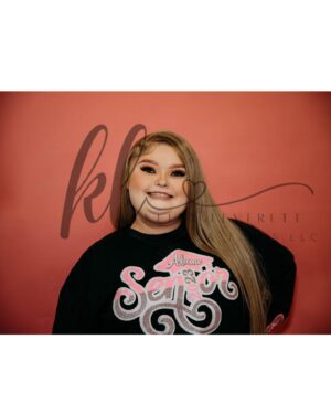 Honey Boo Boo Instagram - It's honestly so crazy to believe that I'm a senior this year. I've had so many disadvantages along the way but I've never let that stop me. I have so many people to thank for pushing me & making sure my head was on straight. There were plenty of times I felt like just giving you, I felt I couldn't do it anymore but something told me not to give up & I didn't. In a little over 6 months, I will walk across the stage to receive my diploma & I hope I made everyone proud of me, especially my nana that was looking down on me the whole way through & even if I didn't I will always be so proud of myself. 
Also everyone can say hey to your future neonatal nurse 🥰 
#classof2023 #seniorszn #imout 

Thank you @kellyleverettphotography for these beautiful pictures 💗!

💄- @slayedbymiraa._ 
👁 - @lashedby_dannii 
💇🏼‍♀️ - @tiasiaslays_ & @stizzygii