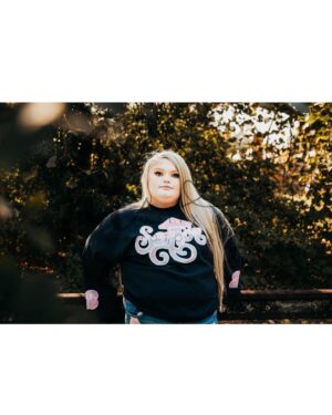 Honey Boo Boo Instagram - It's honestly so crazy to believe that I'm a senior this year. I've had so many disadvantages along the way but I've never let that stop me. I have so many people to thank for pushing me & making sure my head was on straight. There were plenty of times I felt like just giving you, I felt I couldn't do it anymore but something told me not to give up & I didn't. In a little over 6 months, I will walk across the stage to receive my diploma & I hope I made everyone proud of me, especially my nana that was looking down on me the whole way through & even if I didn't I will always be so proud of myself. 
Also everyone can say hey to your future neonatal nurse 🥰 
#classof2023 #seniorszn #imout 

Thank you @kellyleverettphotography for these beautiful pictures 💗!

💄- @slayedbymiraa._ 
👁 - @lashedby_dannii 
💇🏼‍♀️ - @tiasiaslays_ & @stizzygii