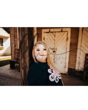 Honey Boo Boo Instagram - It's honestly so crazy to believe that I'm a senior this year. I've had so many disadvantages along the way but I've never let that stop me. I have so many people to thank for pushing me & making sure my head was on straight. There were plenty of times I felt like just giving you, I felt I couldn't do it anymore but something told me not to give up & I didn't. In a little over 6 months, I will walk across the stage to receive my diploma & I hope I made everyone proud of me, especially my nana that was looking down on me the whole way through & even if I didn't I will always be so proud of myself. 
Also everyone can say hey to your future neonatal nurse 🥰 
#classof2023 #seniorszn #imout 

Thank you @kellyleverettphotography for these beautiful pictures 💗!

💄- @slayedbymiraa._ 
👁 - @lashedby_dannii 
💇🏼‍♀️ - @tiasiaslays_ & @stizzygii